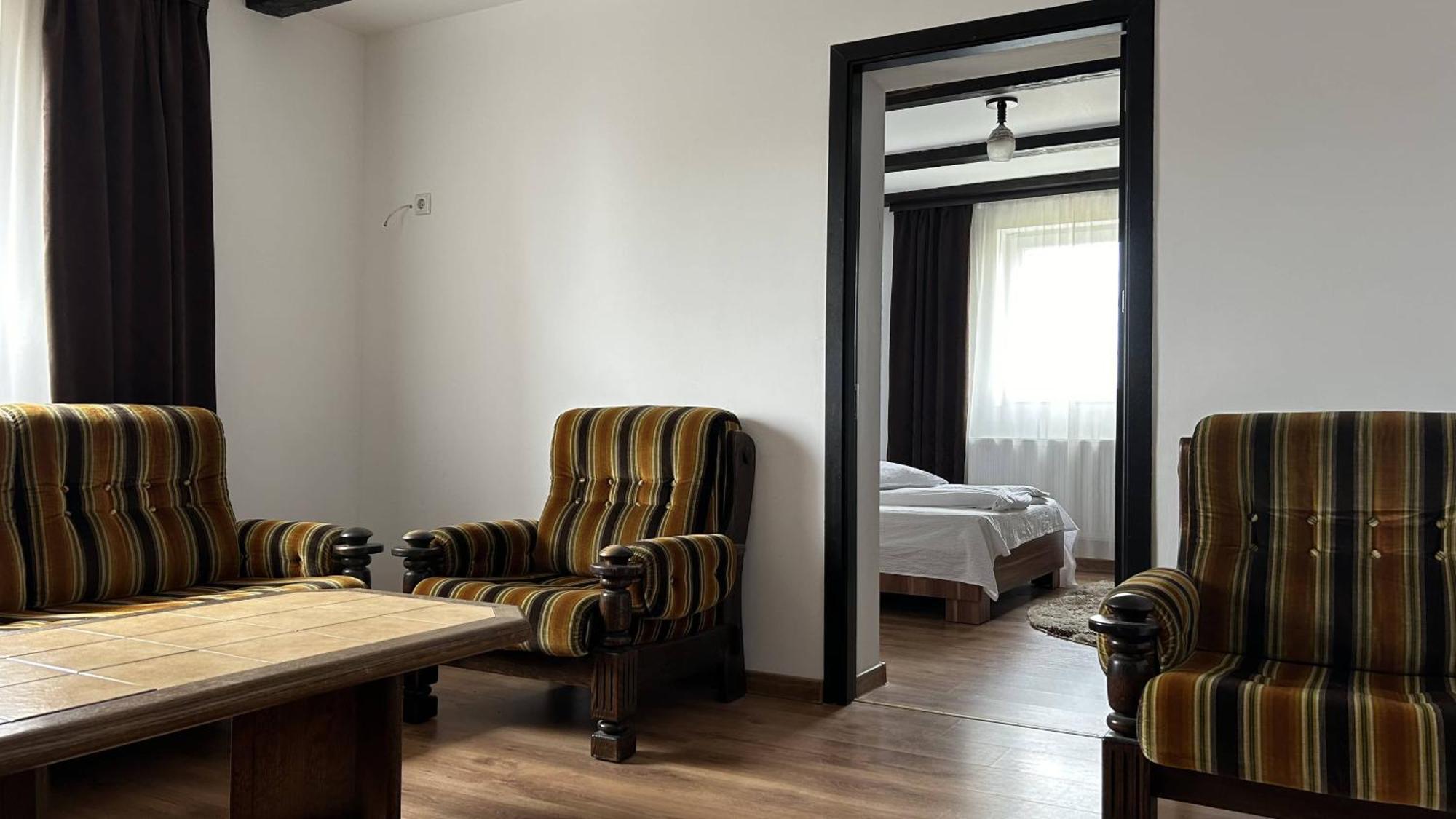 Hotel Intim Radauti Exterior photo